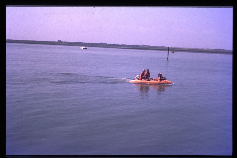 04.Bibione jul 1975 Brigitte,Marion,Peter.JPG
